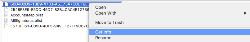 Okno Get Info otwarte dla pliku podpisu Mail