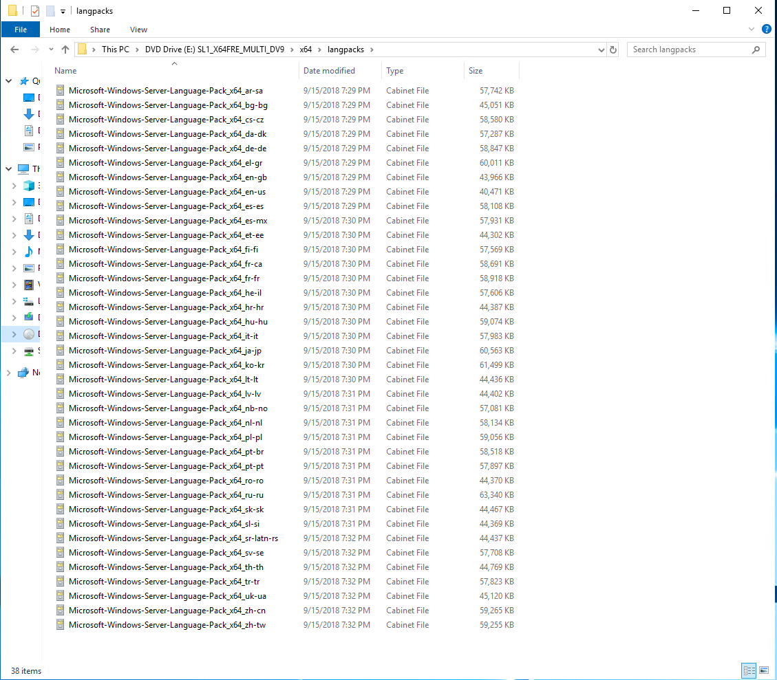 Zamontowany obraz ISO z pakietami jezykowymi widoczny jako naped DVD w Eksploratorze plikow.